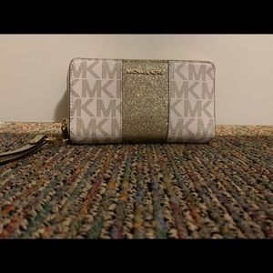 Michael kors wallet